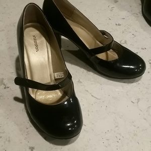 Black patent leather mary jane heels